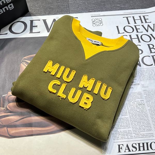 希少ミュウミュウ 偽物 刺繍ロゴ入り コットンフリース スウェットシャツ MJL90612HF
